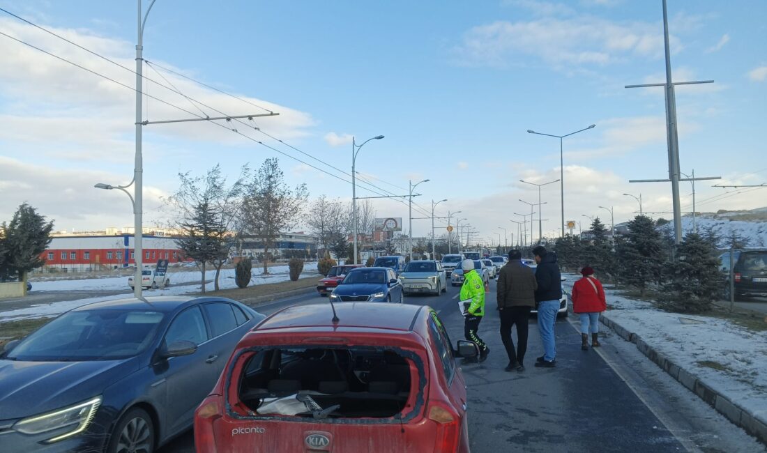 Malatya-Elazığ Karayolu Malatya City Kavşağı yakınlarında meydana gelen trafik kazasında,
