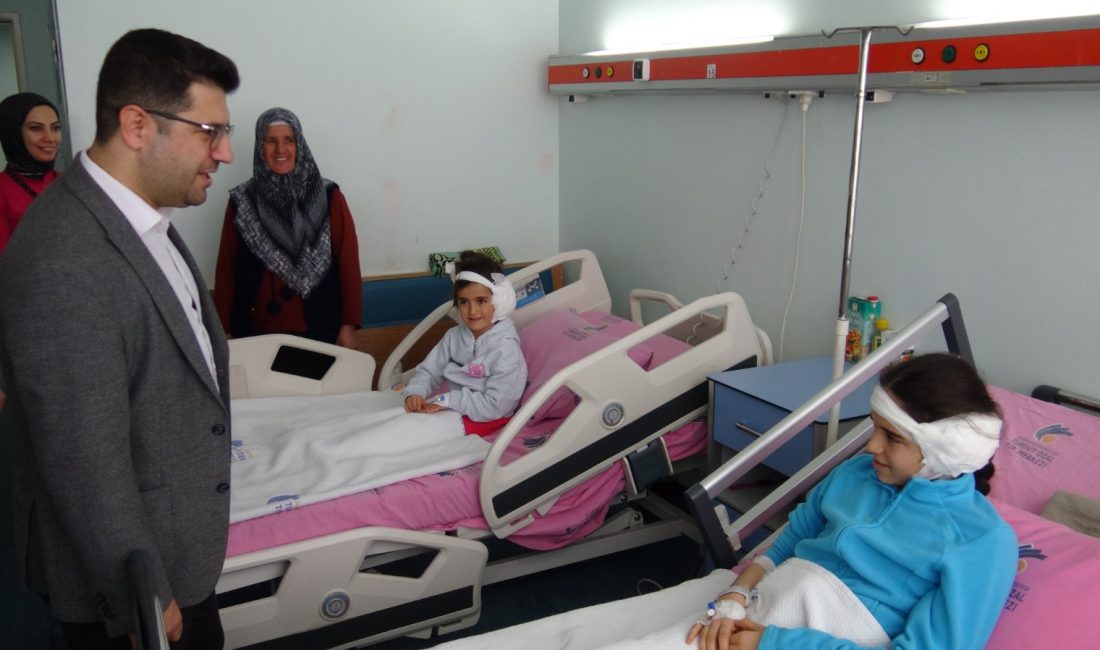 Malatya’da işitme sorunu yaşayan Ayşe Selçuk (6) ve İncesu Selçuk