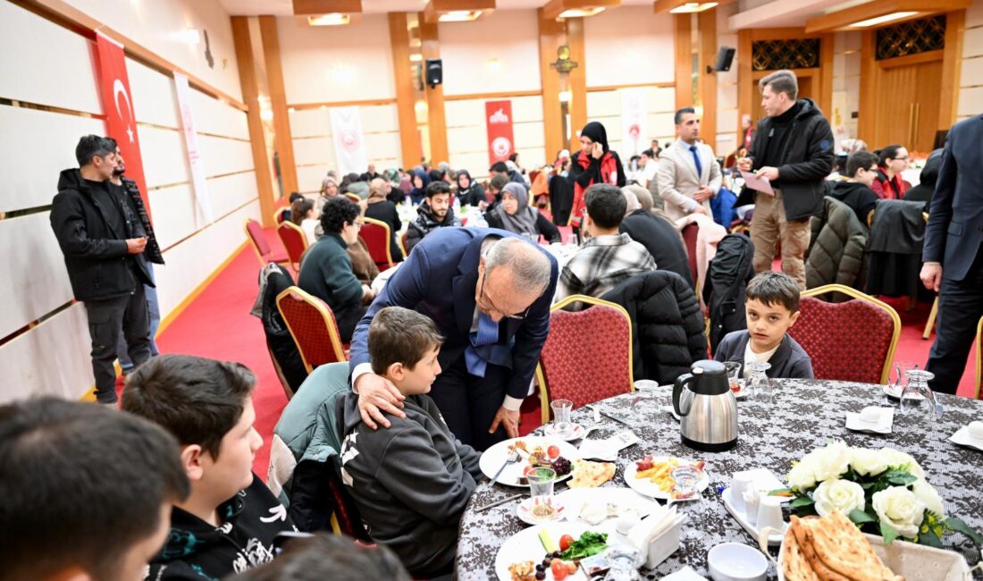 Vali Seddar Yavuz: Ebeveyn Kaybı Yaşayan Evlatlarımız Asla Yalnız Değil Malatya Valiliği koordinesinde ebeveyn kaybı yaşamış çocuklara yönelik yürütülen çalışmalar