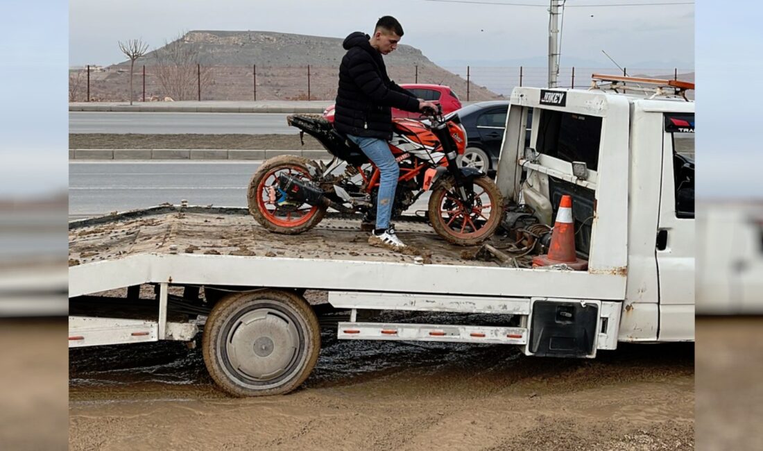 Makas Atıp Akrobasi Yaptılar, Polis Affetmedi Malatya’da akrobatik hareketlerle trafiği tehlikeye atan motosikletliler, polis ekiplerinin takibi