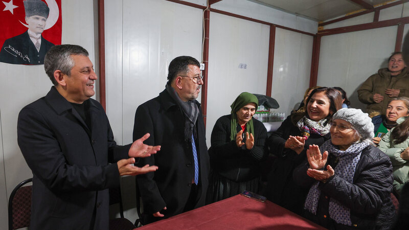 Özgür Özel Depremin 3’üncü Yılında Malatya’da Vatandaşlarla Buluştu Cumhuriyet Halk Partisi Genel Başkanı Özgür Özel, 6 Şubat depremlerinin