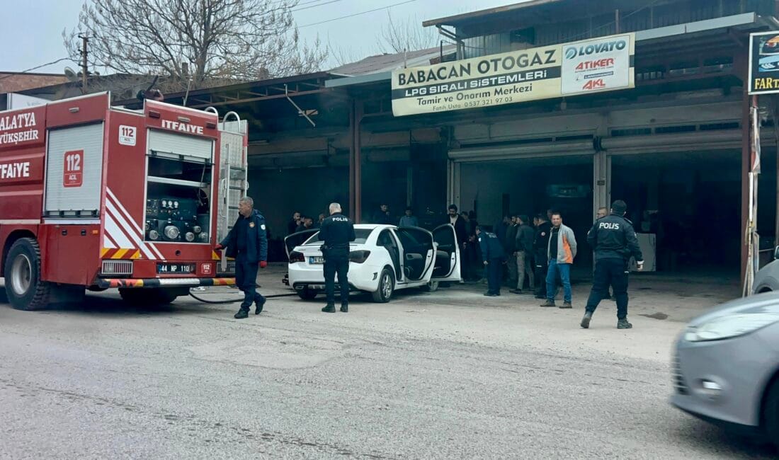 Sanayi Sitesinde Otomobilde Yangın Malatya’da sanayi sitesinde bir otomobilde işlem yapıldığı sırada çıkan yangın,