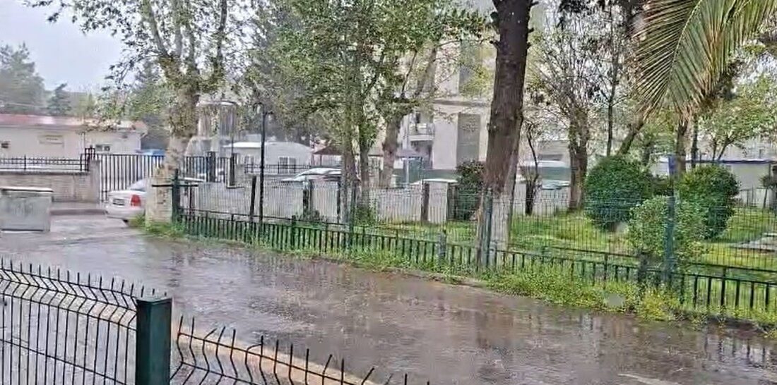 Adıyaman’da İl genelinde dün akşam saatlerinden itibaren etkisini artıran sağanak