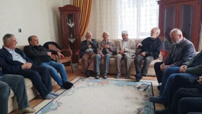 Faik Erdoğan Camisi cemaati, 84 yaşındaki Fevzi Özbey’i evinde ziyaret