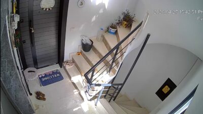 Battalgazi merkezli 4.4 büyüklüğündeki depremde bir apartmanın güvenlik kamerası sarsıntıyı