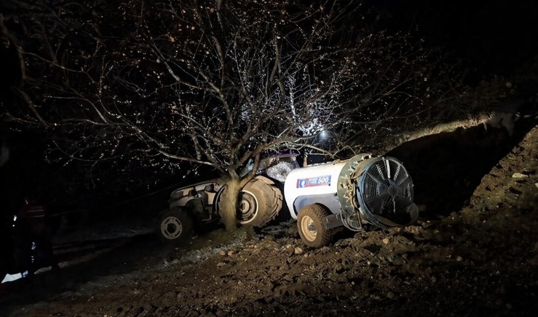 Doğanşehir ilçesinde gece saatlerinde kayısı bahçesinde meydana gelen kazada, traktör