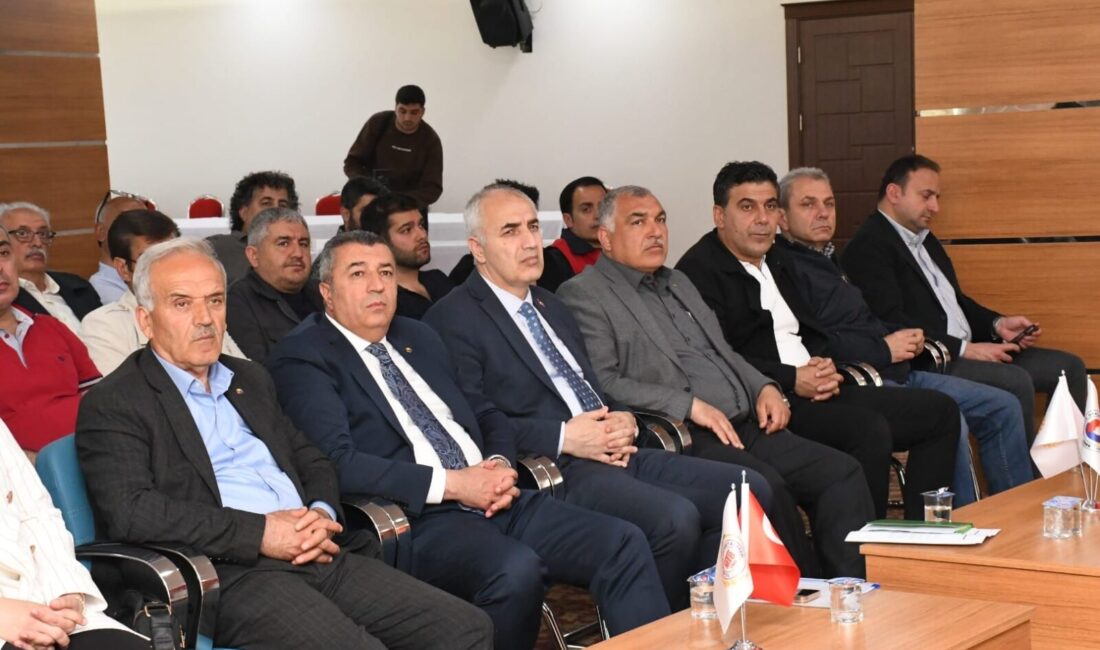Malatya’da düzenlenen toplantıda kayısıda zirai donun etkileri ve ihracatta kalıntı