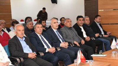 Malatya’da düzenlenen toplantıda kayısıda zirai donun etkileri ve ihracatta kalıntı