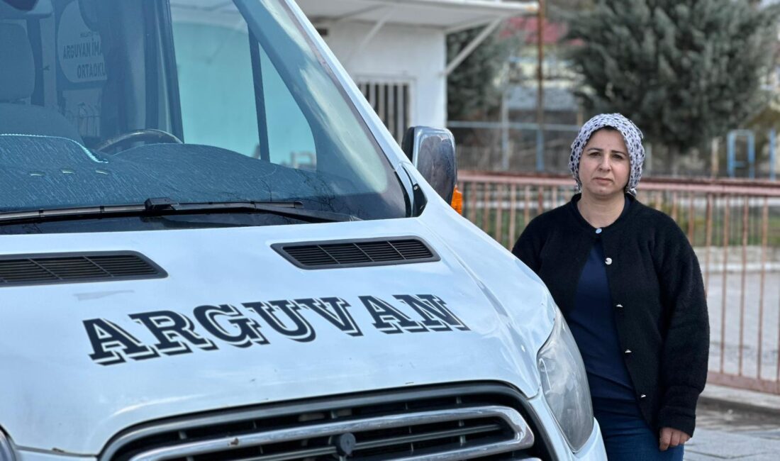 Malatya’da servis şoförlüğüne başlayan 40 yaşındaki 3 çocuk annesi Mercan