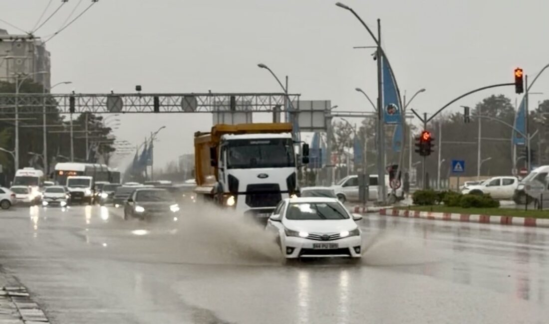 Malatya’da sağanak yağışın ardından bazı bölgelerde kısa süreli dolu etkili