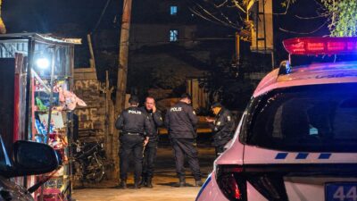 Malatya’da akşam saatlerinde çıkan kavgada 14 yaşındaki çocuk bıçaklanarak yaralandı.