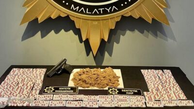 Malatya’da sokak satıcılarına yönelik operasyonda gözaltına alınan 5 şüpheli, çıkarıldıkları