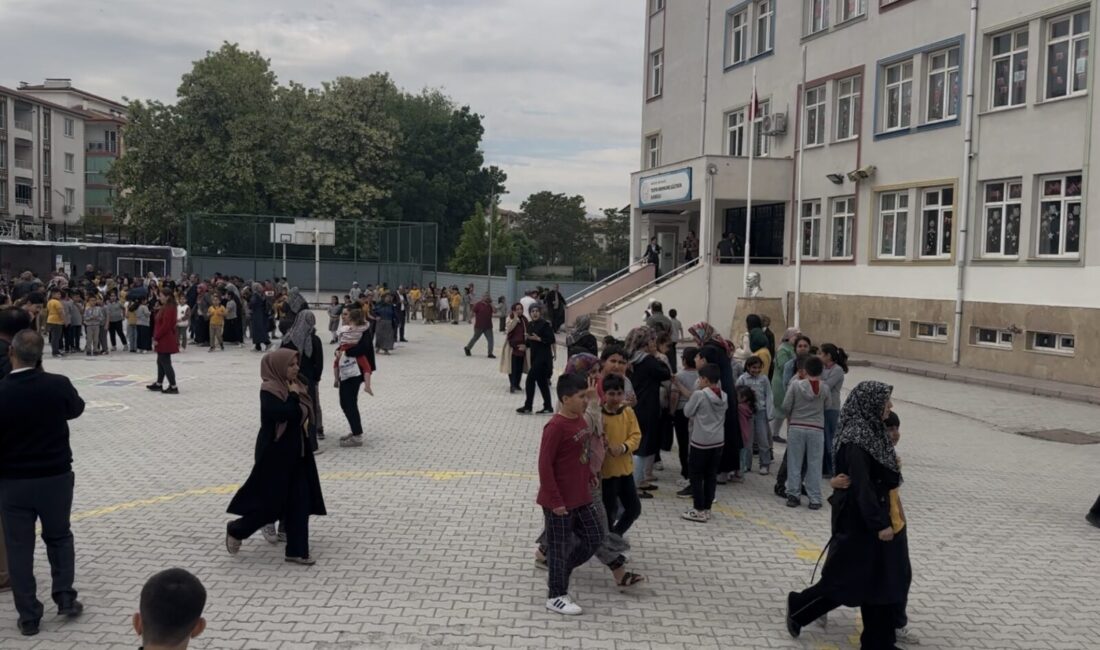 Malatya’da meydana gelen 5.6 büyüklüğündeki deprem paniğe neden oldu. Vatandaşlar