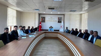 Yazıhan Belediye Başkanı Abdulvahap Göçer, ilçedeki yol ve altyapı toplantısına