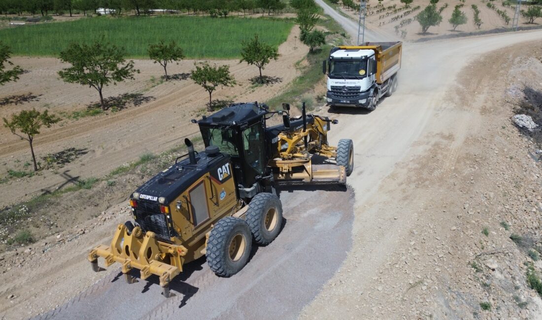 Battalgazi Belediyesi, ilçe genelinde ulaşım altyapısını güçlendirmeye yönelik yol düzenleme