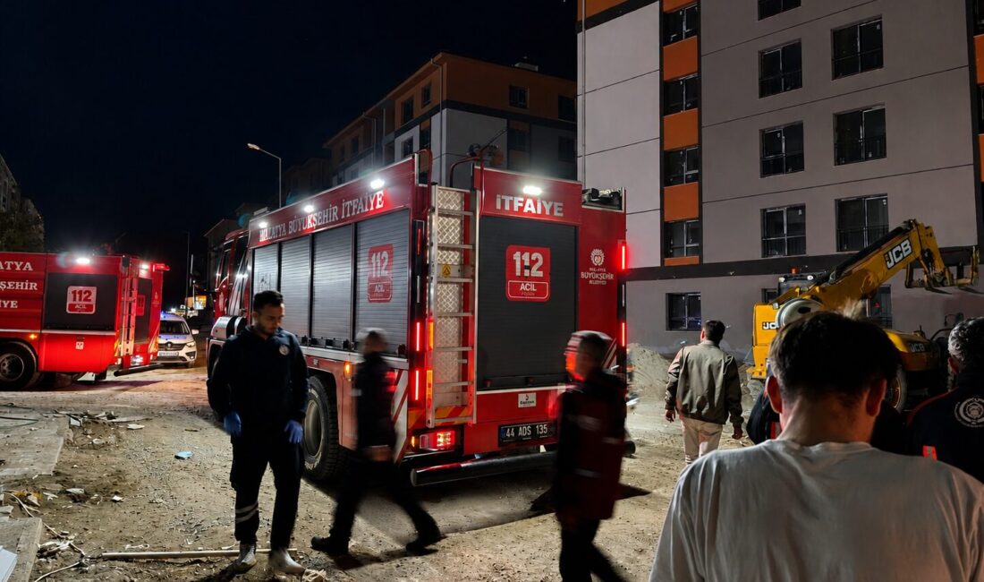 Bayram Öncesi Maaş Eylemi: TOKİ İşçileri Çatıya Çıktı Malatya’da bayram öncesi maaşlarını alamadıklarını ileri süren TOKİ işçileri, çalıştıkları