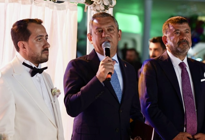CHP’nin 38’inci Olağan Kurultayı’nda delegelerin oy kullanma iradesine müdahale edildiği