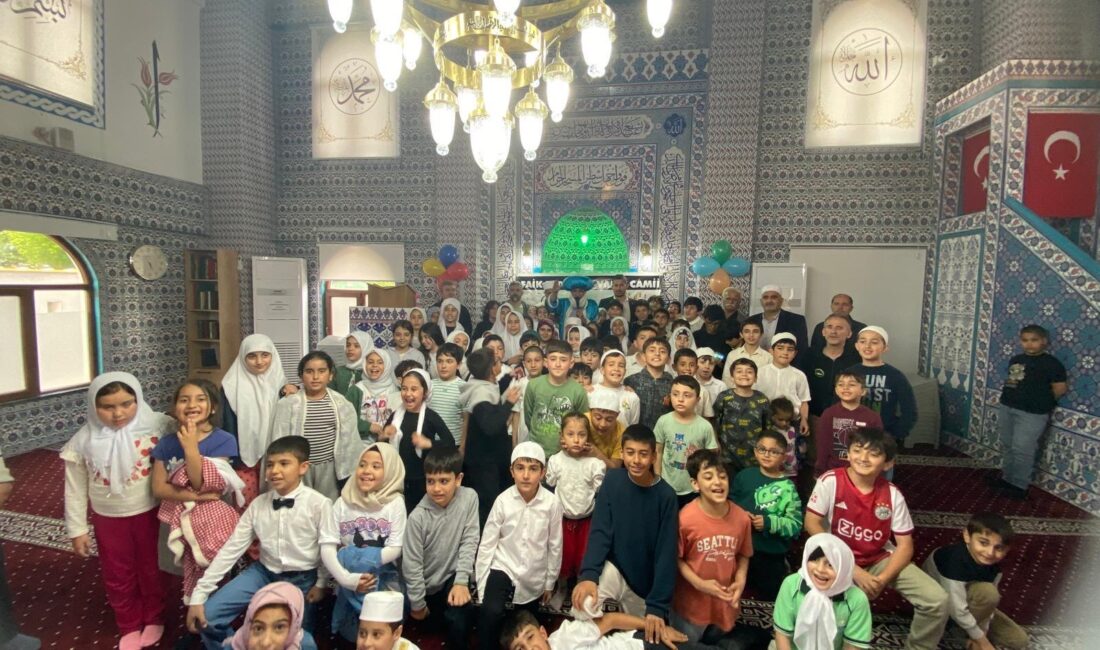 Çocukların Neşesi Nasreddin Hoca İle Buluştu Malatya’nın Yeşilyurt ilçesinde düzenlenen 7-10 Yaş Kur’an Kursu Kapanış Programı
