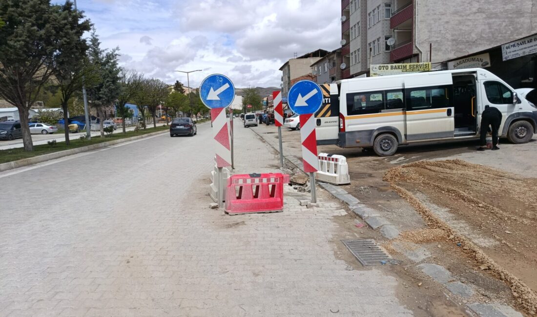 Darende’de D-300 Karayolu üzerindeki menfez çalışmasının yaklaşık 5 aydır tamamlanamaması