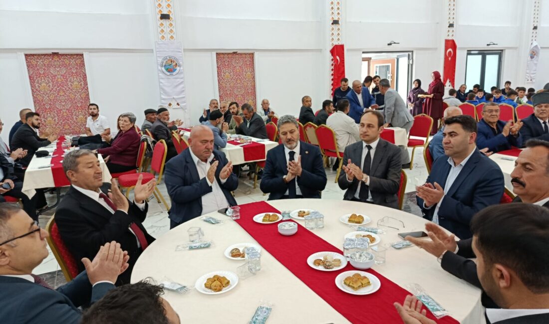 Malatya’nın Darende ilçesinde Kurban Bayramı dolayısıyla düzenlenen resmi bayramlaşma programında