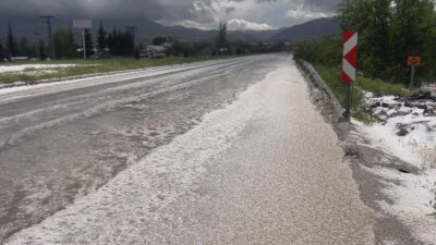 Yaklaşık 10 dakika etkili olan dolu yağışı Malatya’da hayatı olumsuz
