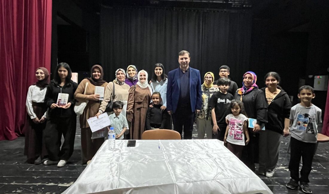 “En Değerli Hazinem: Ailem” Projesi Ödül Gecesi Coşkuyla Gerçekleştirildi Malatya’da 91.000 Dev Öğrenci Ortaokulu tarafından yürütülen “En Değerli Hazinem: