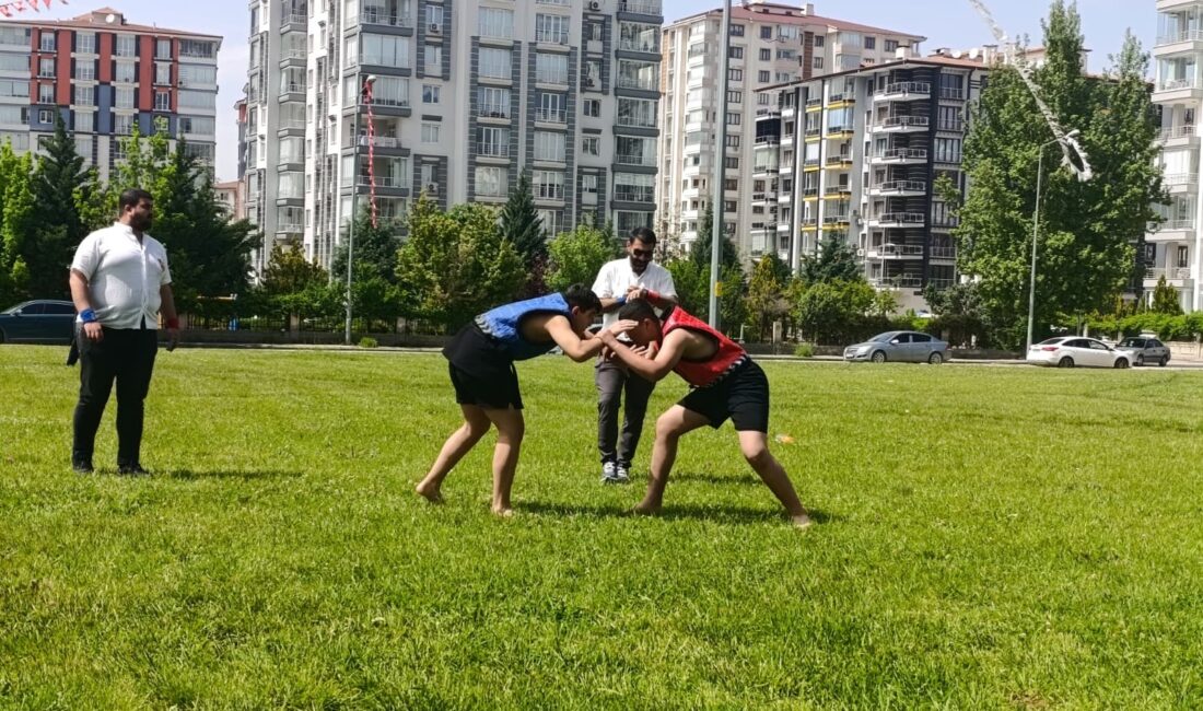 Malatya’da düzenlenen Okul Sporları Geleneksel Güreşler Karakucak ve Aba Müsabakaları,