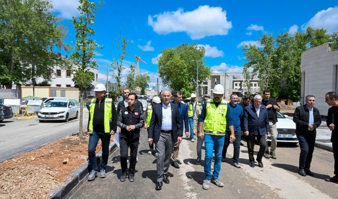 Fuzuli Caddesi Bayram Öncesi Trafiğe Açıldı Malatya Büyükşehir Belediye Başkanı Sami Er, yeniden düzenlenen Fuzuli Caddesi’nin