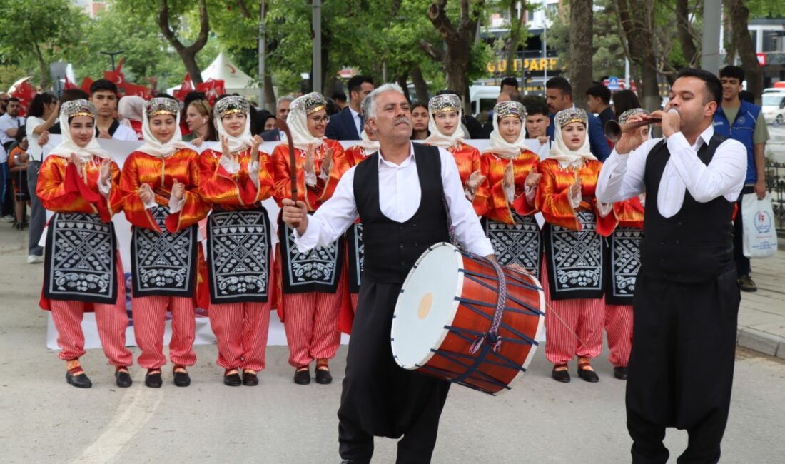 Gençlik Haftası Malatya’da Coşkuyla Başladı 19 Mayıs Atatürk’ü Anma, Gençlik ve Spor Bayramı kapsamında düzenlenen