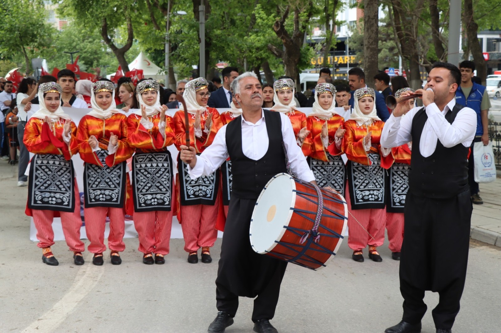 Gençlik Haftası Malatya’da Coşkuyla Başladı 19 Mayıs Atatürk’ü Anma, Gençlik ve Spor Bayramı kapsamında düzenlenen