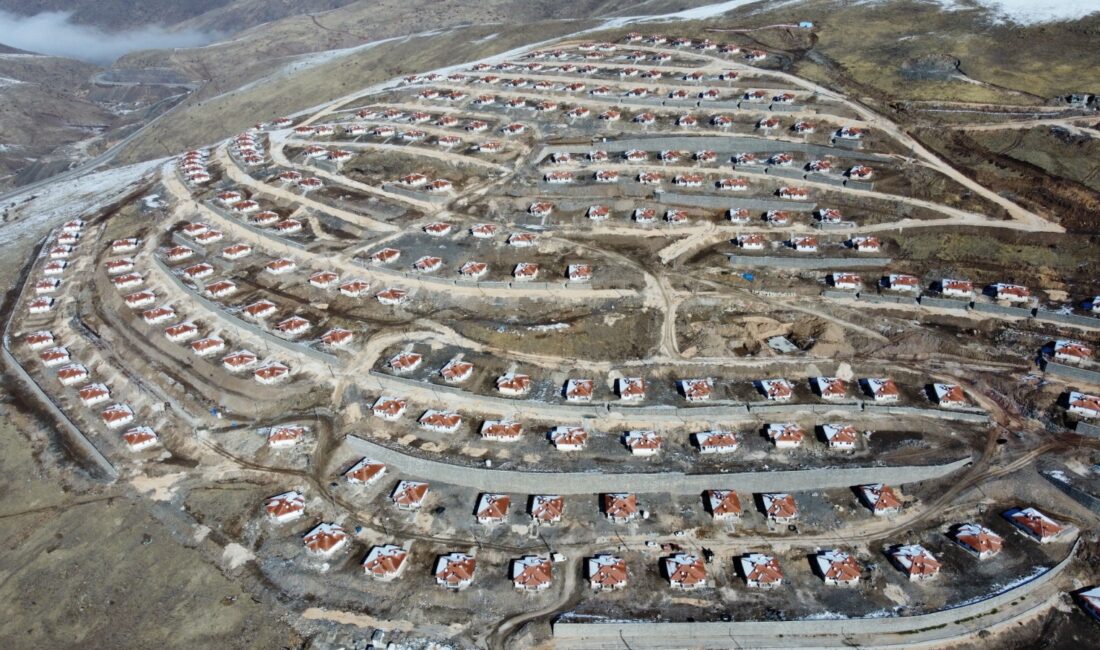 Malatya’da 338 Kırsal Konutun Anahtar Teslimi Başlıyor Vali Seddar Yavuz, deprem sonrası kırsal bölgelerde yapımı tamamlanan 338