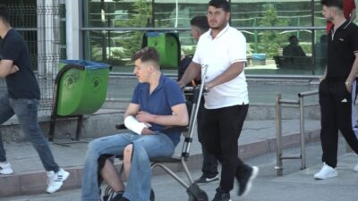Kurban Bayramı’nın ilk gününde Malatya’da yine “acemi kasap” manzaraları yaşandı.
