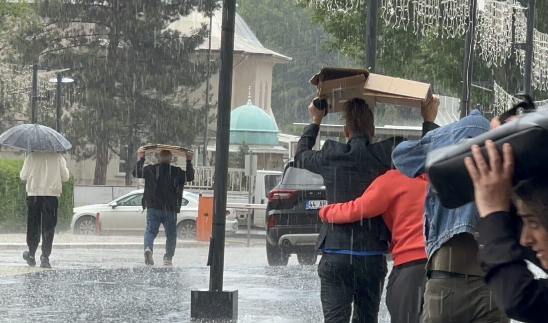 Malatya’da Aniden Bastıran Dolu Hayatı Felç Etti Malatya’da öğle saatlerinde etkili olan dolu yağışı kentte kısa süreli