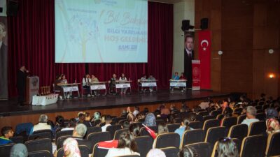 Malatya Büyükşehir Belediyesi’nin düzenlediği “Bil Bakalım Bilgi Yarışması”nda öğrenciler kıyasıya