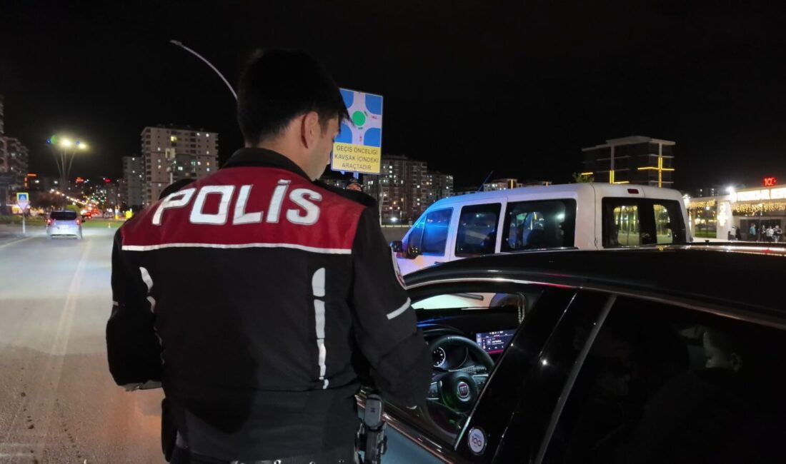 Malatya’da polis ekiplerince 13 ilçede eş zamanlı gerçekleştirilen Huzur 44