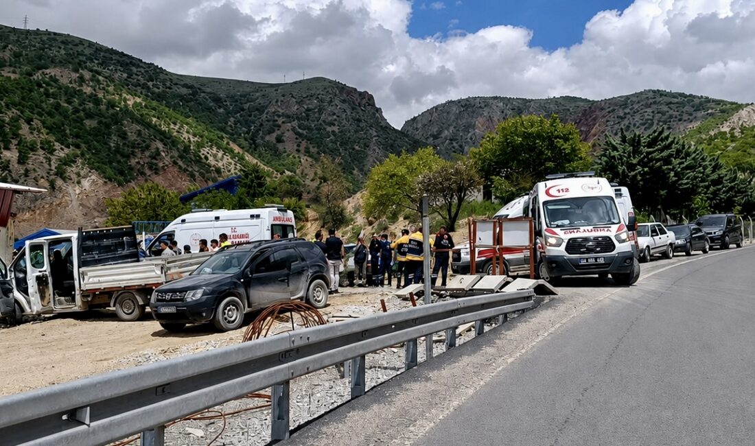 Malatya’da kontrolden çıkan kamyonetin şantiye alanına girmesi sonucu meydana gelen