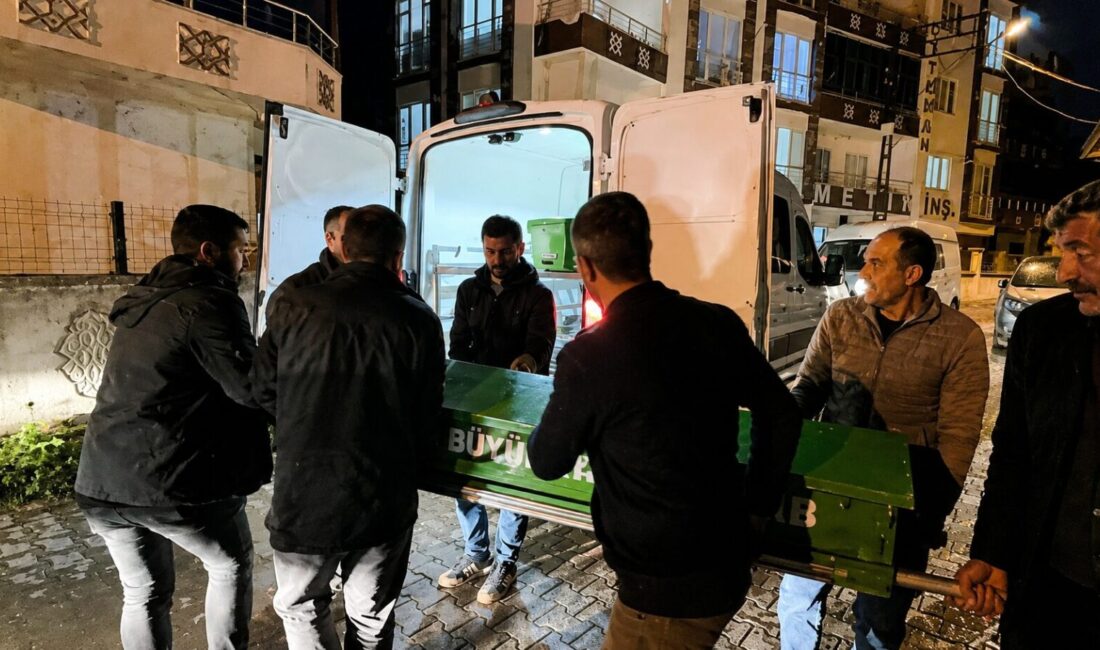 Malatya’da Yalnız Yaşayan Şahıs Evinde Ölü Bulundu Malatya’da yalnız yaşayan 43 yaşındaki şahıs evinde ölü bulundu. Şüpheli