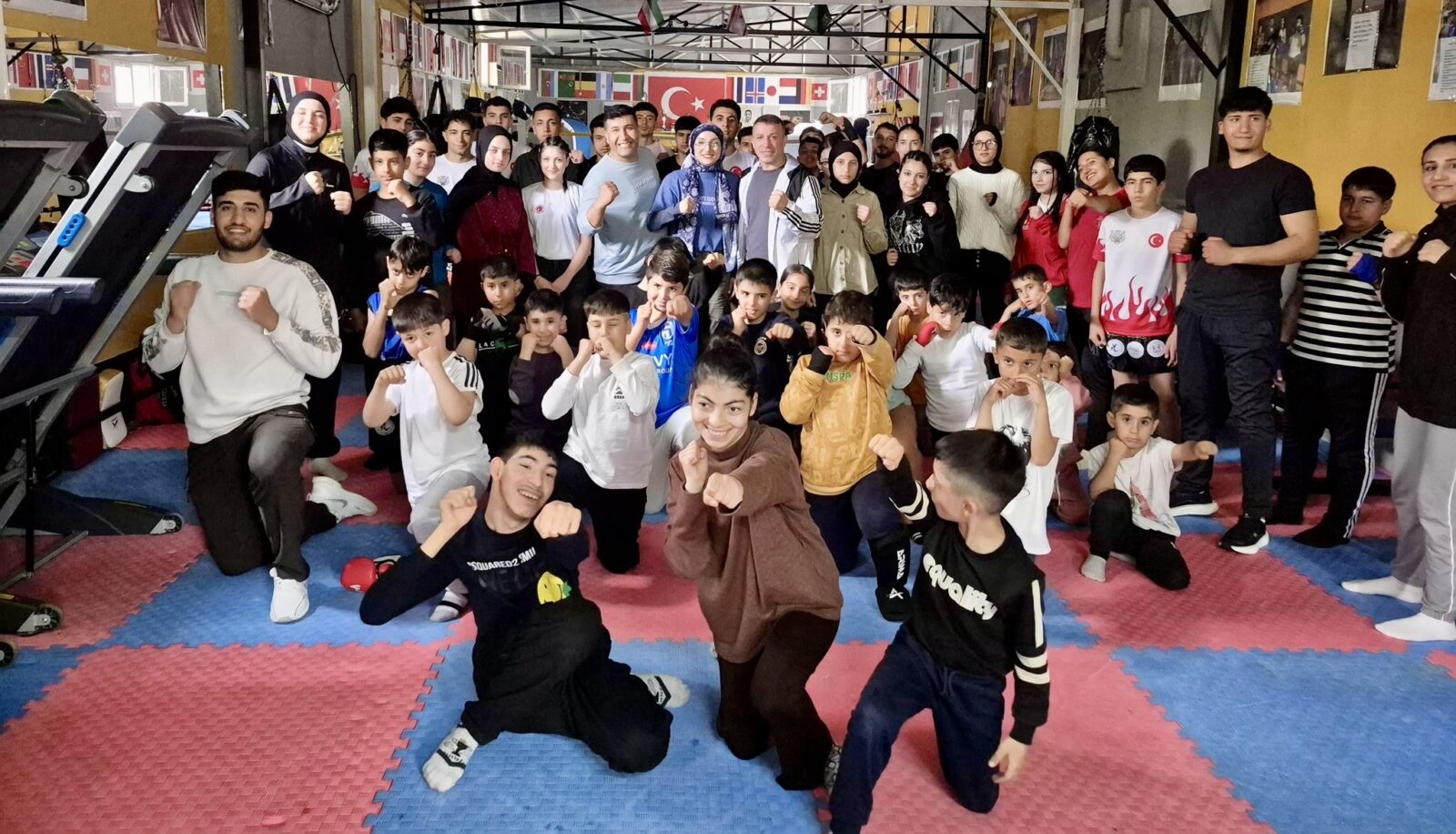 Adıyaman’da düzenlenen Muay Thai Dostluk Turnuvası’nda Malatya ekibi takım halinde