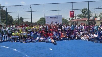 Malatya’yı temsil eden Milli Egemenlik Ortaokulu Erkek Hokey Takımı, Osmaniye’de