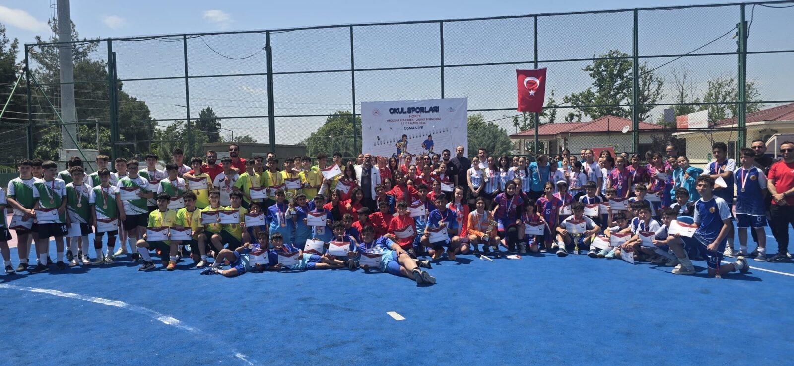 Milli Egemenlik Ortaokulu Hokey Takımı Türkiye Şampiyonu Oldu Malatya’yı temsil eden Milli Egemenlik Ortaokulu Erkek Hokey Takımı, Osmaniye’de