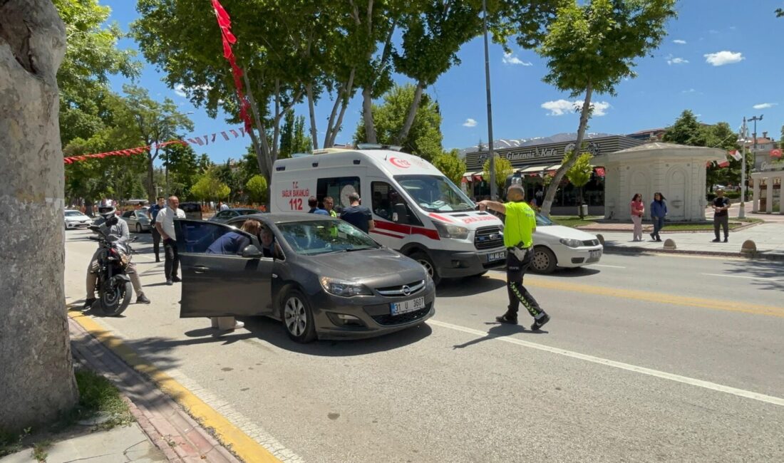 Malatya’da karşıdan karşıya geçmeye çalışan 69 yaşındaki yaya, otomobilin çarpması