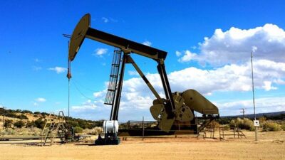 Yapılan hesaplamalara göre petrol fiyatlarında yaşanan her 10 dolarlık artış,