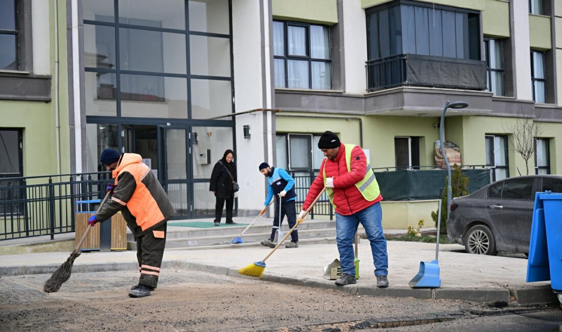 Yeşilyurt Belediyesi’nden Kurban Bayramı Öncesi Yoğun Hazırlık Yeşilyurt Belediyesi, Kurban Bayramı öncesinde ilçe genelinde hazırlıklarını hızlandırdı. Vatandaşların