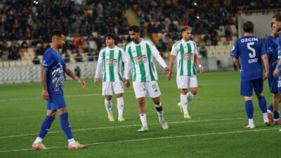 Malatya Yeşilyurtspor’un 2. Lig’e yükselme yarı final mücadelesinde tribünleri dolduran
