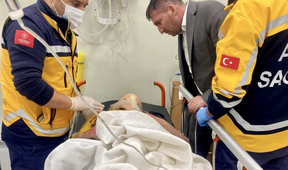 Yeşilyurtspor Yönetiminden Yaralı Taraftarlara Hastane Ziyareti Malatya Yeşilyurtspor Kulüp Başkanı Ramazan Ayhan ve yönetim kurulu üyeleri,