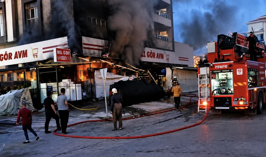 Malatya’da sabaha karşı bir alışveriş mağazasında çıkan yangında iş yeri