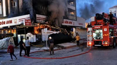 Malatya’da sabaha karşı bir alışveriş mağazasında çıkan yangında iş yeri