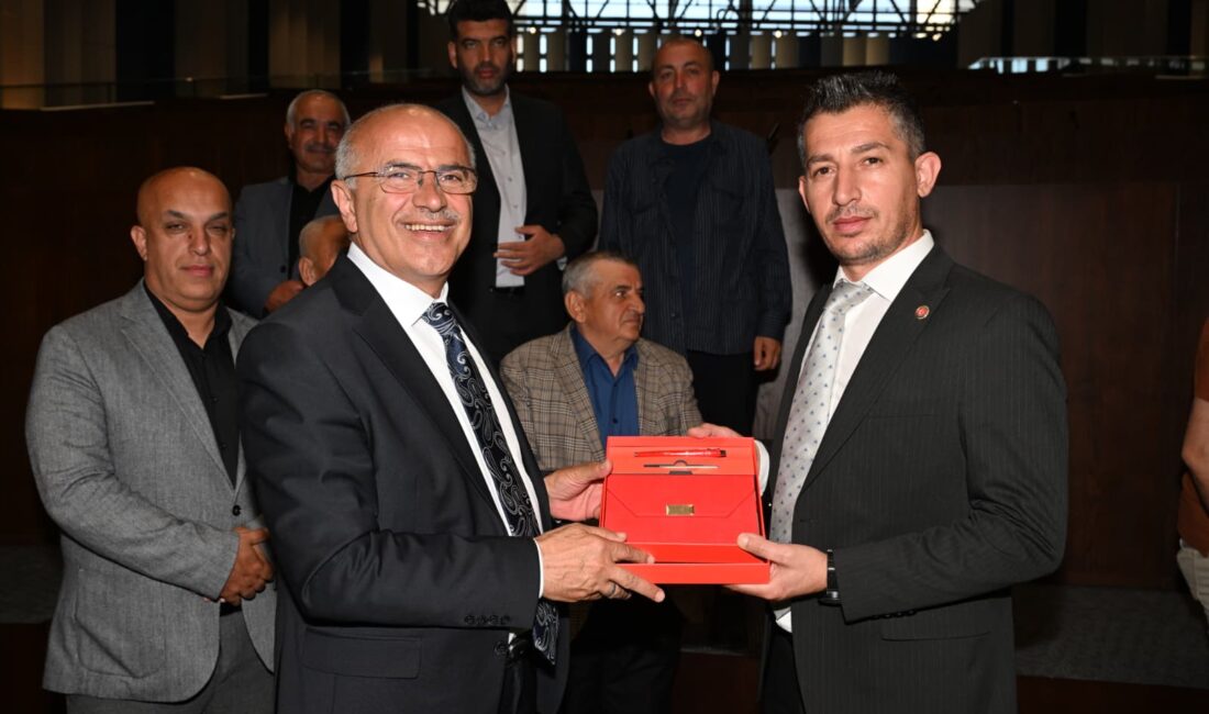 Malatya Büyükşehir Belediye Başkanı Sami Er, mahallelerin ihtiyaç ve taleplerini