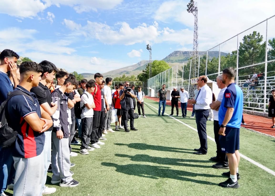 Malatya Yeşilyurtspor Kulübü tarafından düzenlenen alt yapı seçmeleri, genç futbolcuların