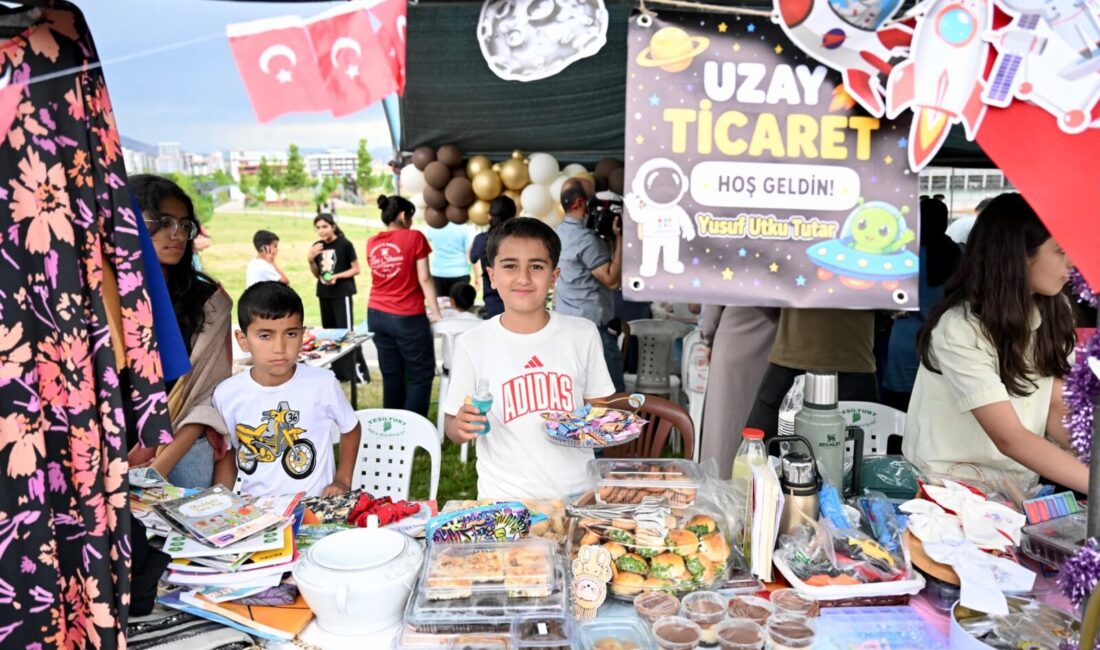 Büyükler Pazar Görsün Etkinliğinin 36 Bin 880 TL Geliri Yetimler Kervanına Bağışlandı Yeşilyurt Belediyesi Kadın ve Aile Hizmetleri Müdürlüğü tarafından, “Aile Yılı”